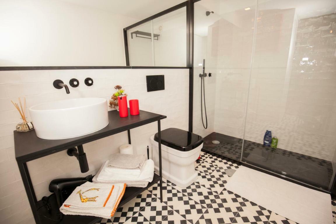 Get Lights And Books In A Flat Apartamento Oporto